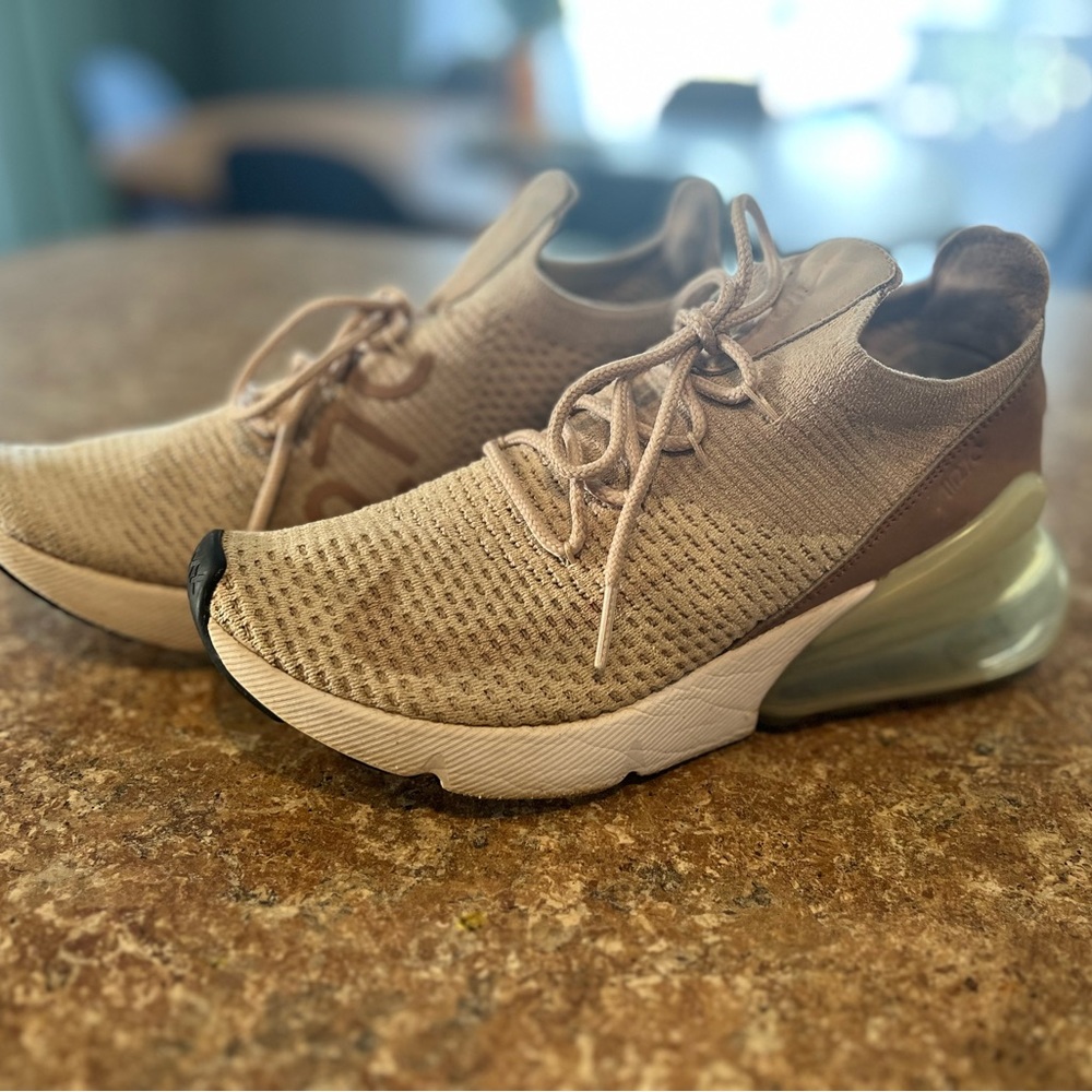 Women’s Nike air 270 size 6 or kids size 4